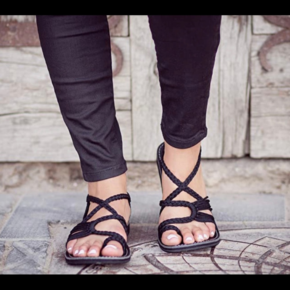 New Plaka sandals size 8 with canvas bag